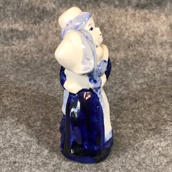 Delft Blue Hand Painted Pottery Hugging Couple Figurine - Picture 2 of 6